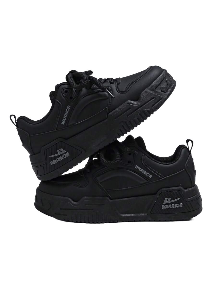czarne buty sportowe