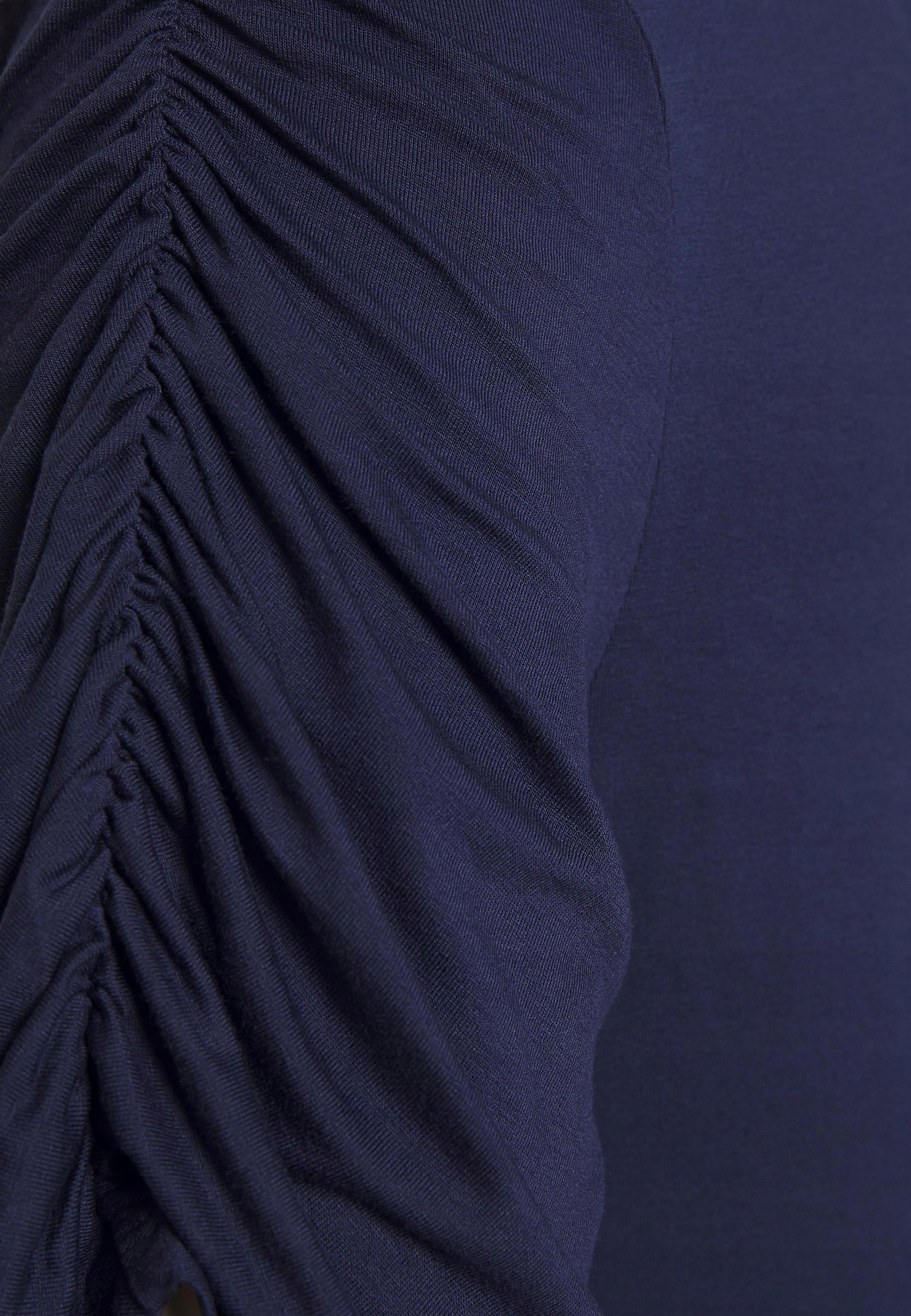 granatowa bluzka v neck