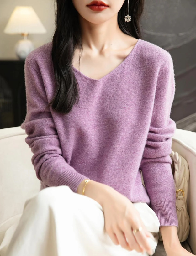 wełniany fioletowy sweter v-neck