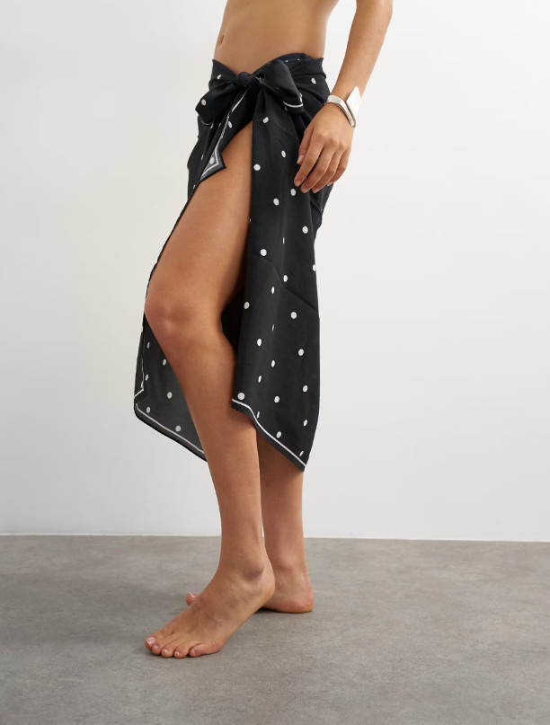 chusta plażowa sarong wzór logo kontrast