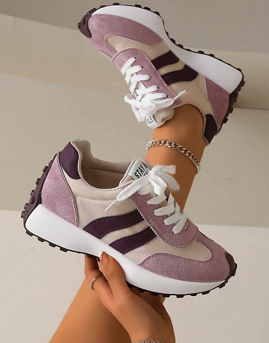 sznurowane buty sportowe