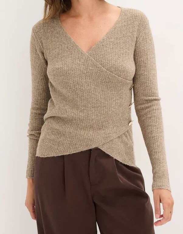 SWETER Z OZDOBNYMI GUZIKAMI 