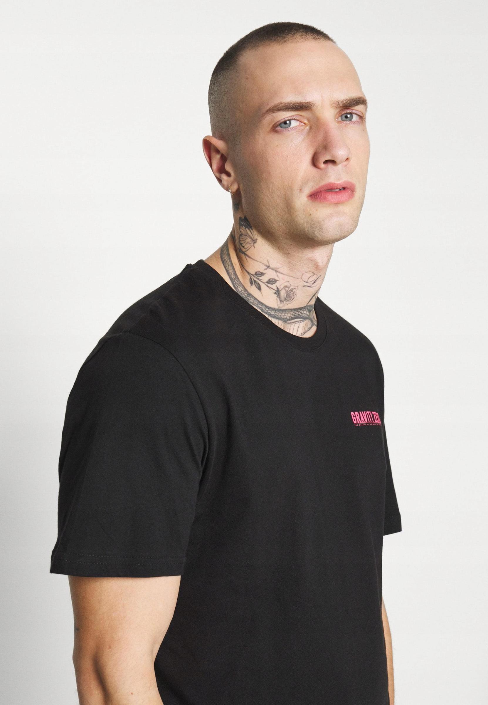 CZARNY T-SHIRT NADRUK 