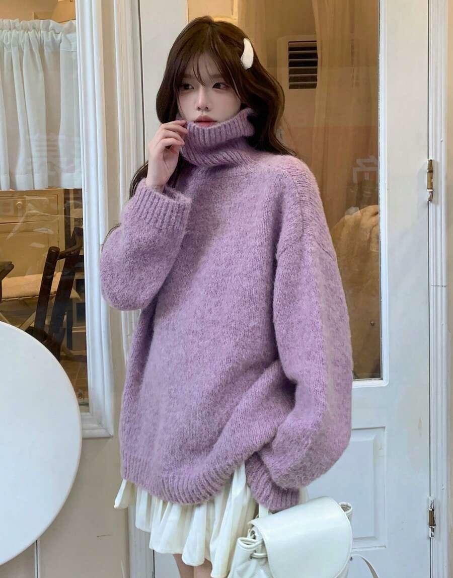 fioletowy sweter z golfem