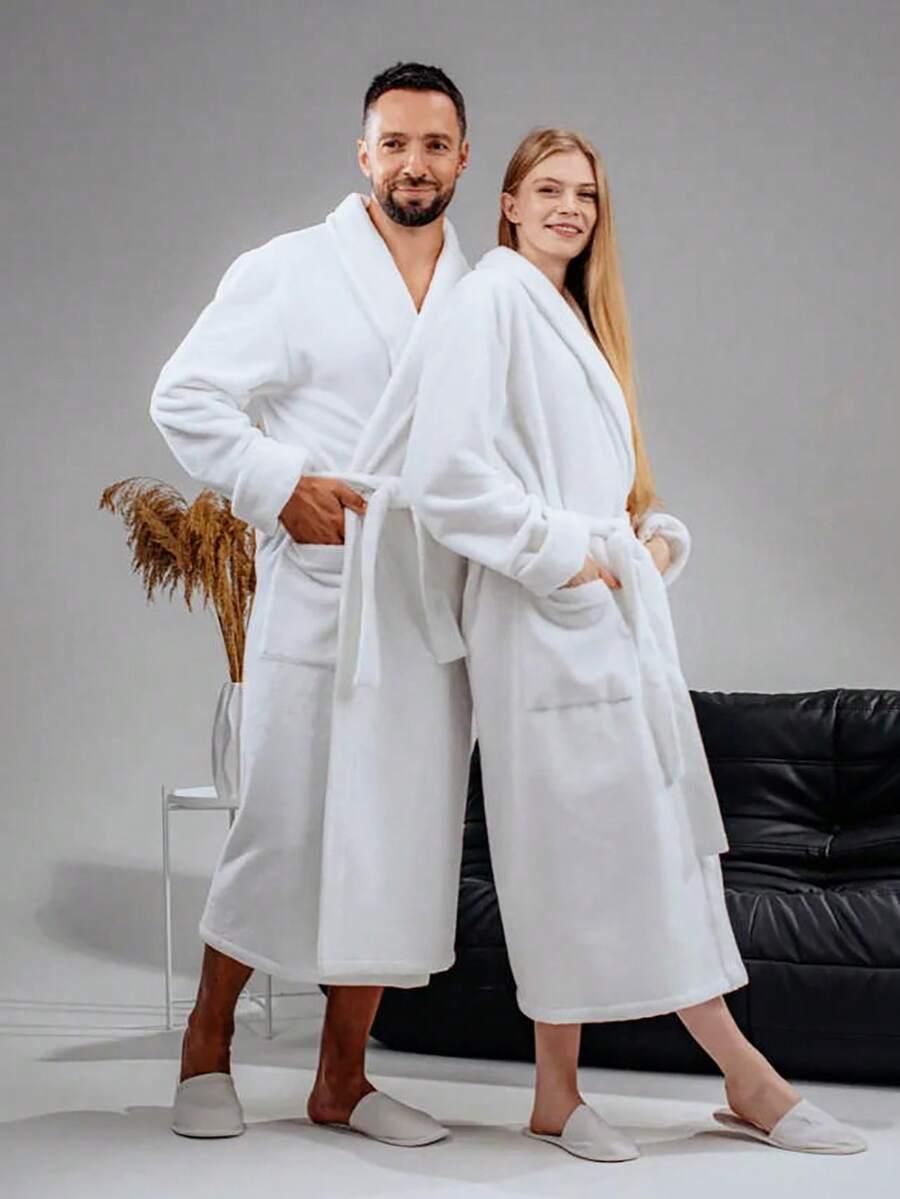 biały szlafrok kieszenie