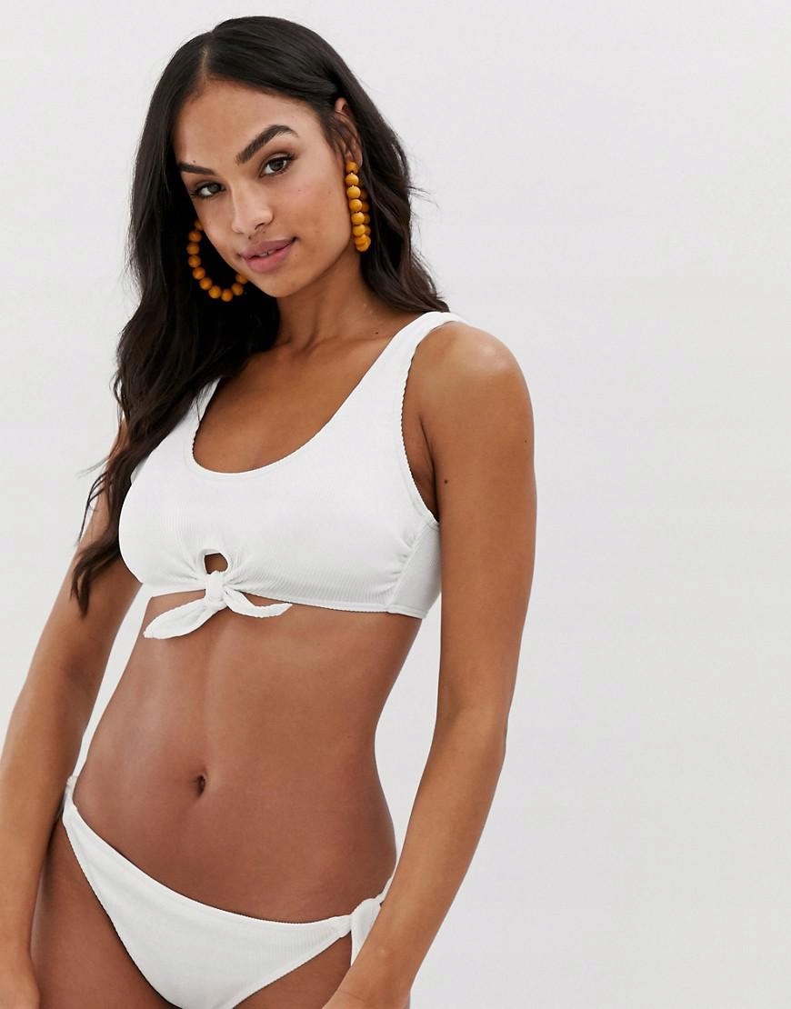 biała góra od bikini