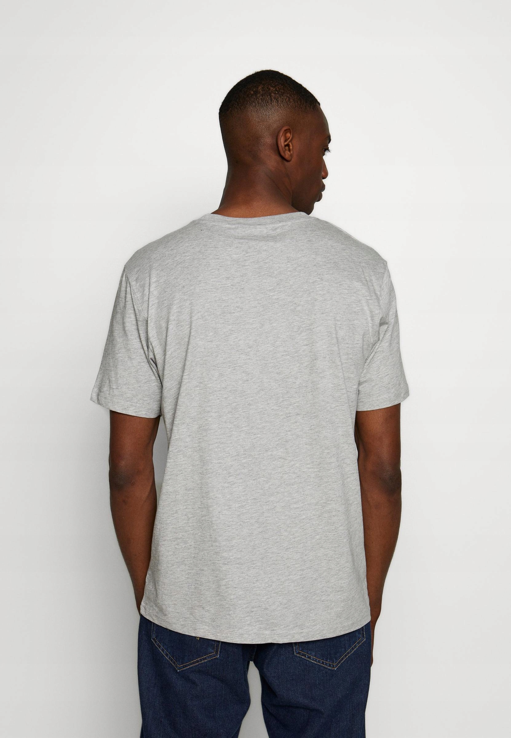 szary t-shirt casual 