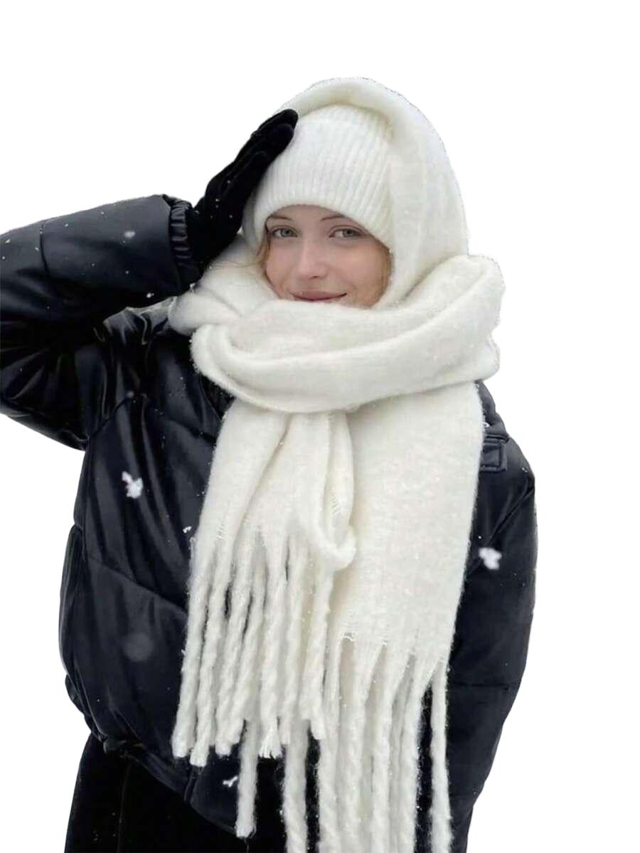 biały szalik frędzle
