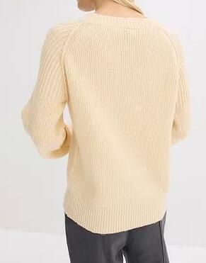 SWETER OVERSIZE Z DEKOLTEM W SEREK