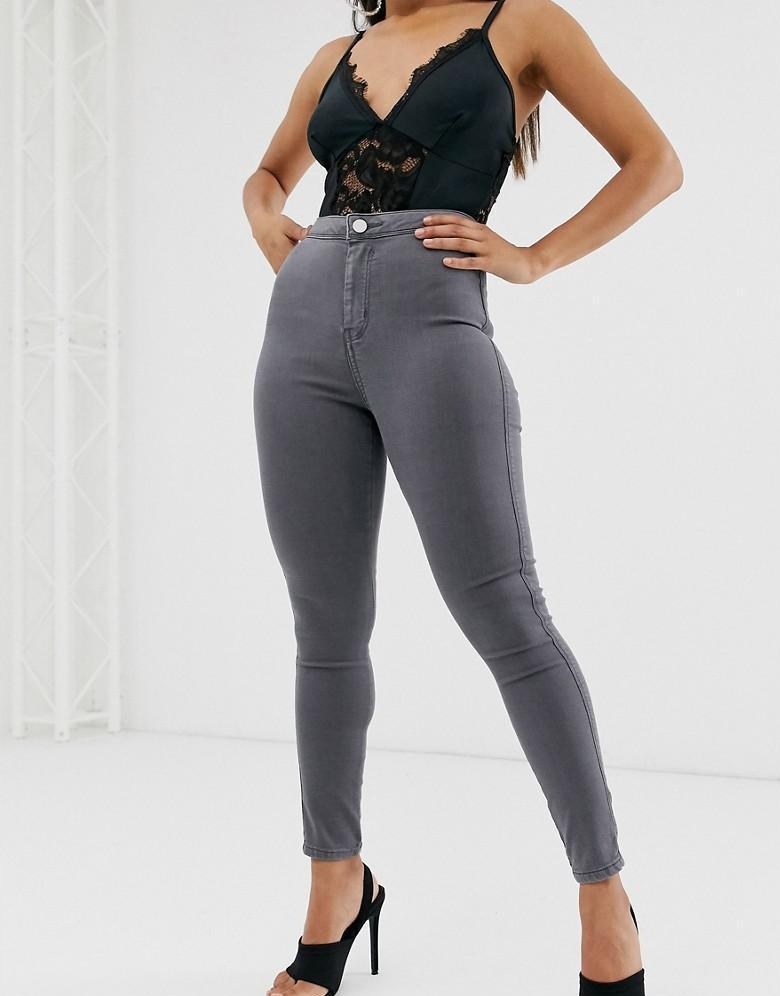 SZARE SPODNIE JEANS RURKI