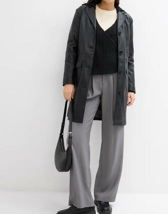 SWETER Z KAPTUREM Z ASYMETRYCZNĄ LINIĄ DOŁU