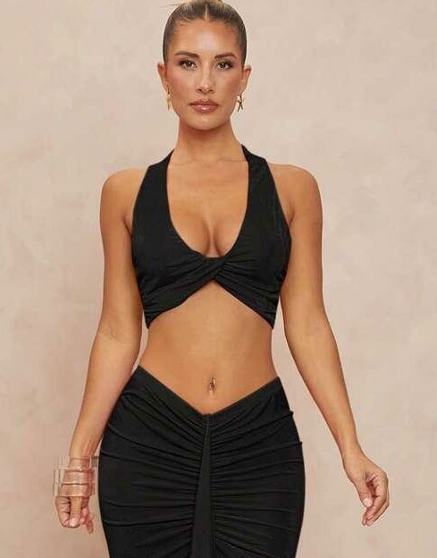 czarny crop top splot
