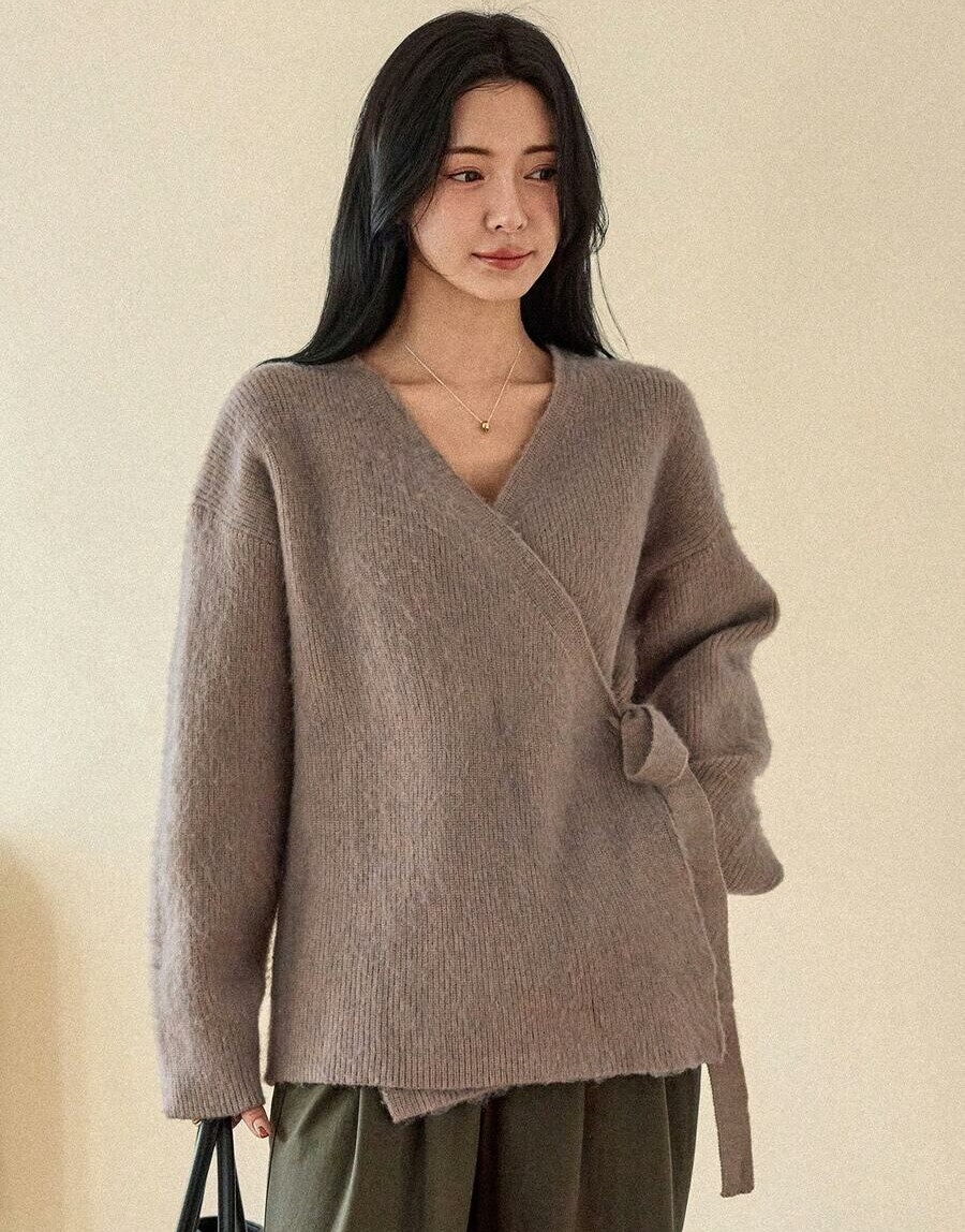 brązowy sweter wiązanie