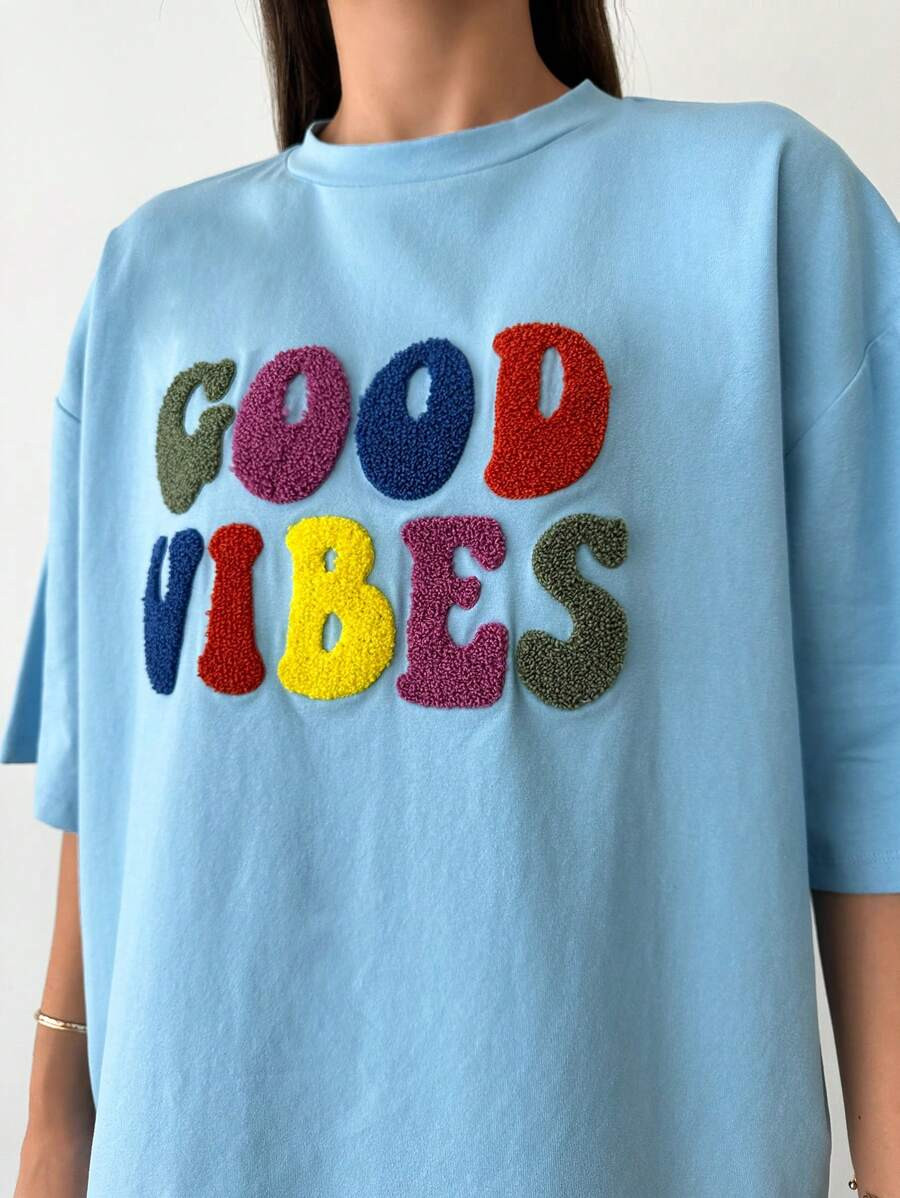 niebieski t-shirt oversize napis good vibes