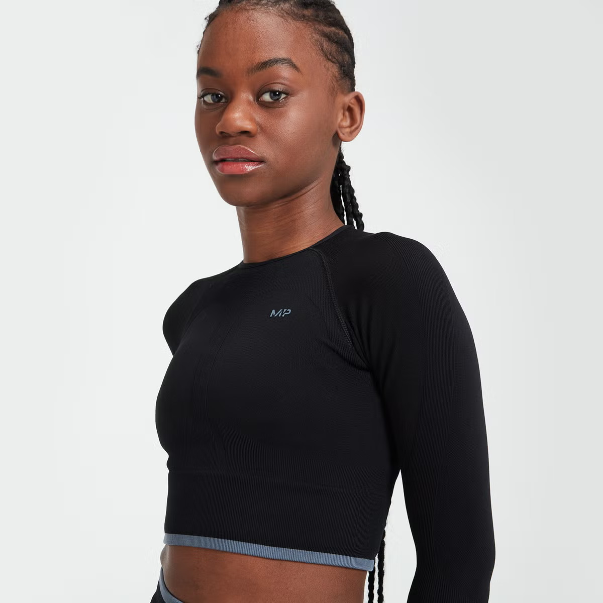 sportowy czarny crop top z długim rękawem