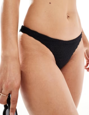 czarny dół od bikini
