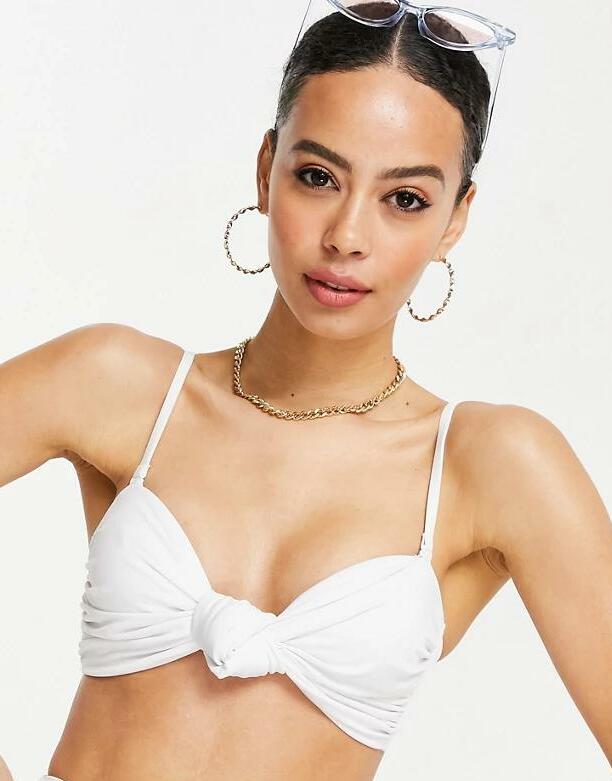 biała góra od bikini 