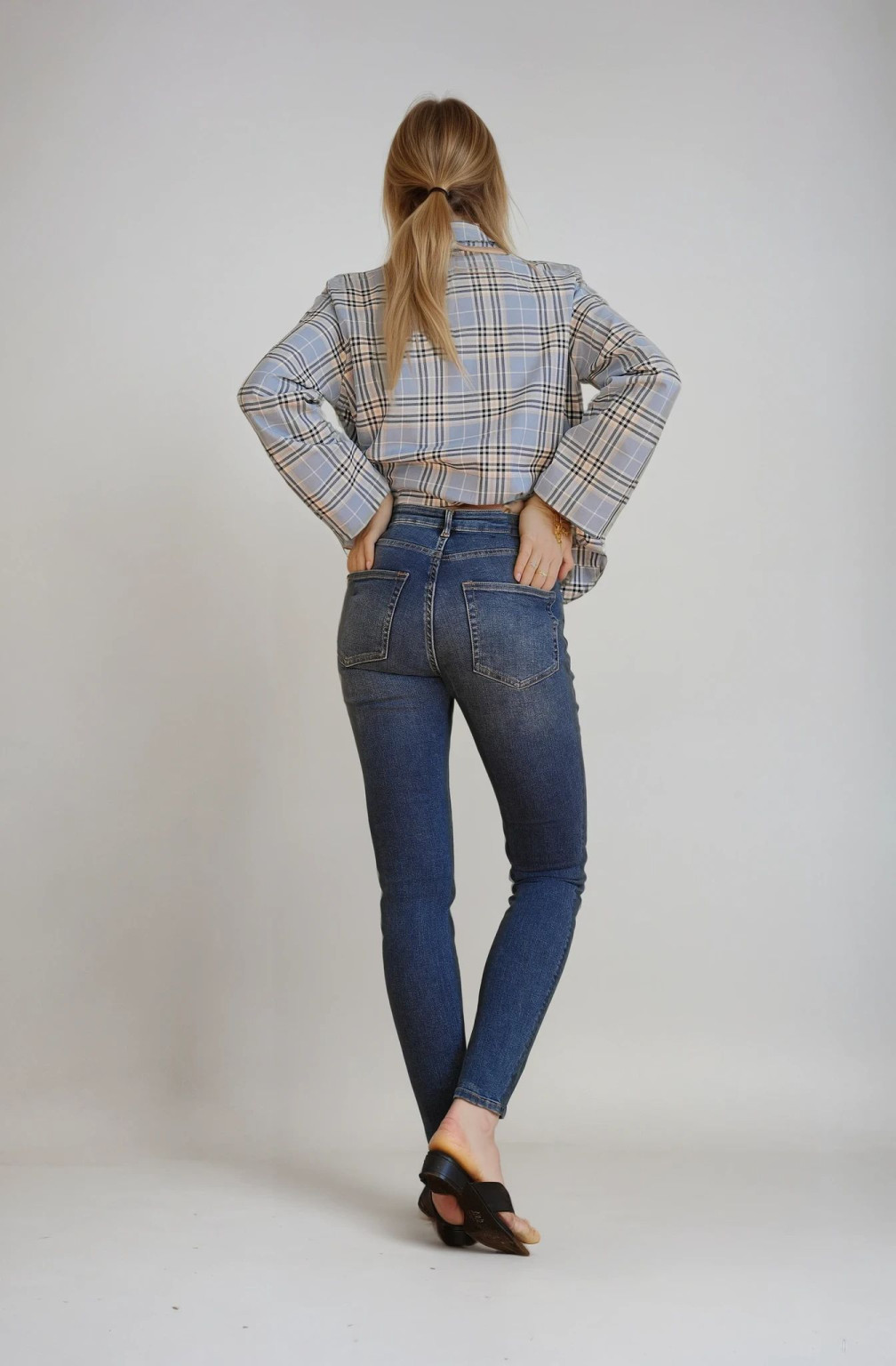 NIEBIESKIE SPODNIE RURKI JEANS