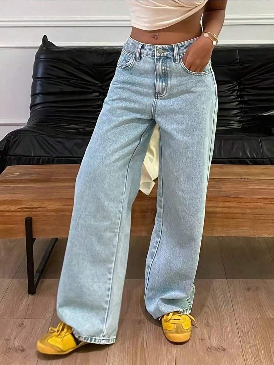 niebieskie spodnie jeans