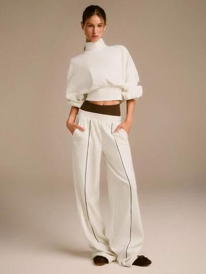 biała bluza casual