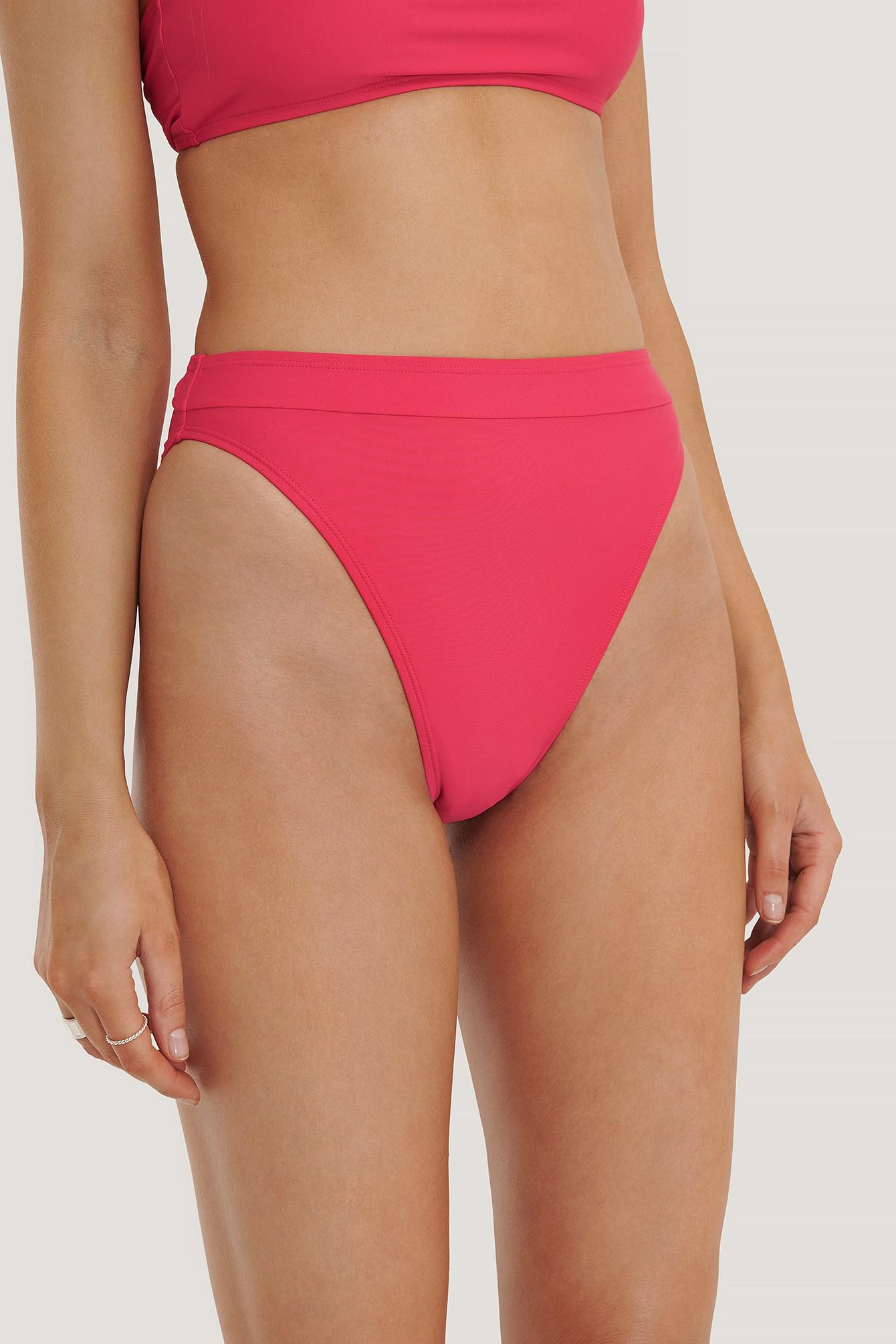 różowy dół od bikini