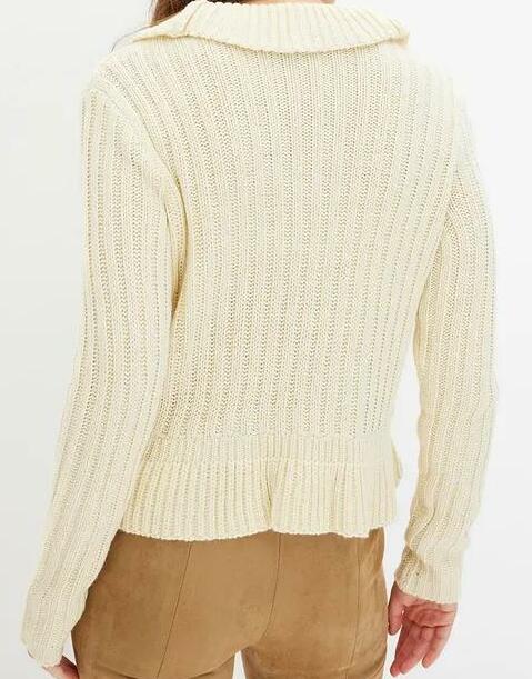SWETER Z FALBANKĄ