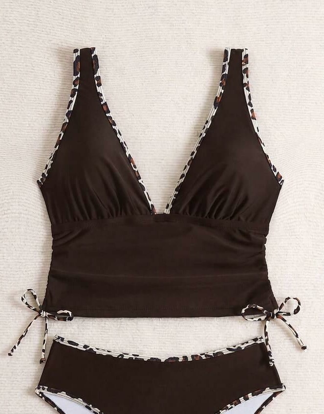 brązowa góra od bikini