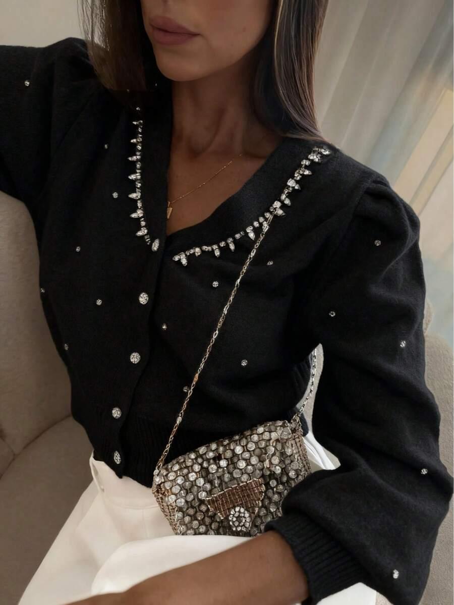 czarny dzianinowy sweter zdobienie 