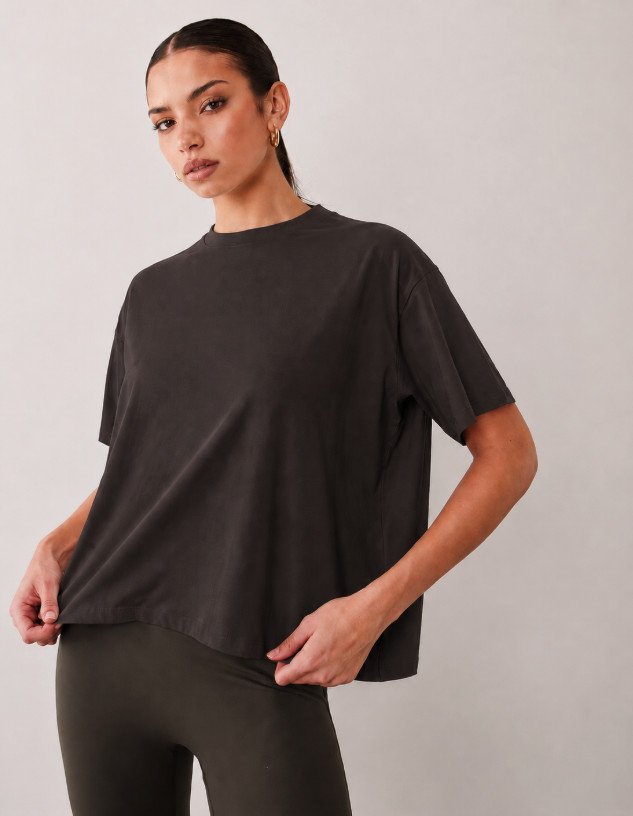 BRĄZOWY LUŹNY T-SHIRT OKRĄGŁY DEKOLT ROZCIĘCIA BASIC