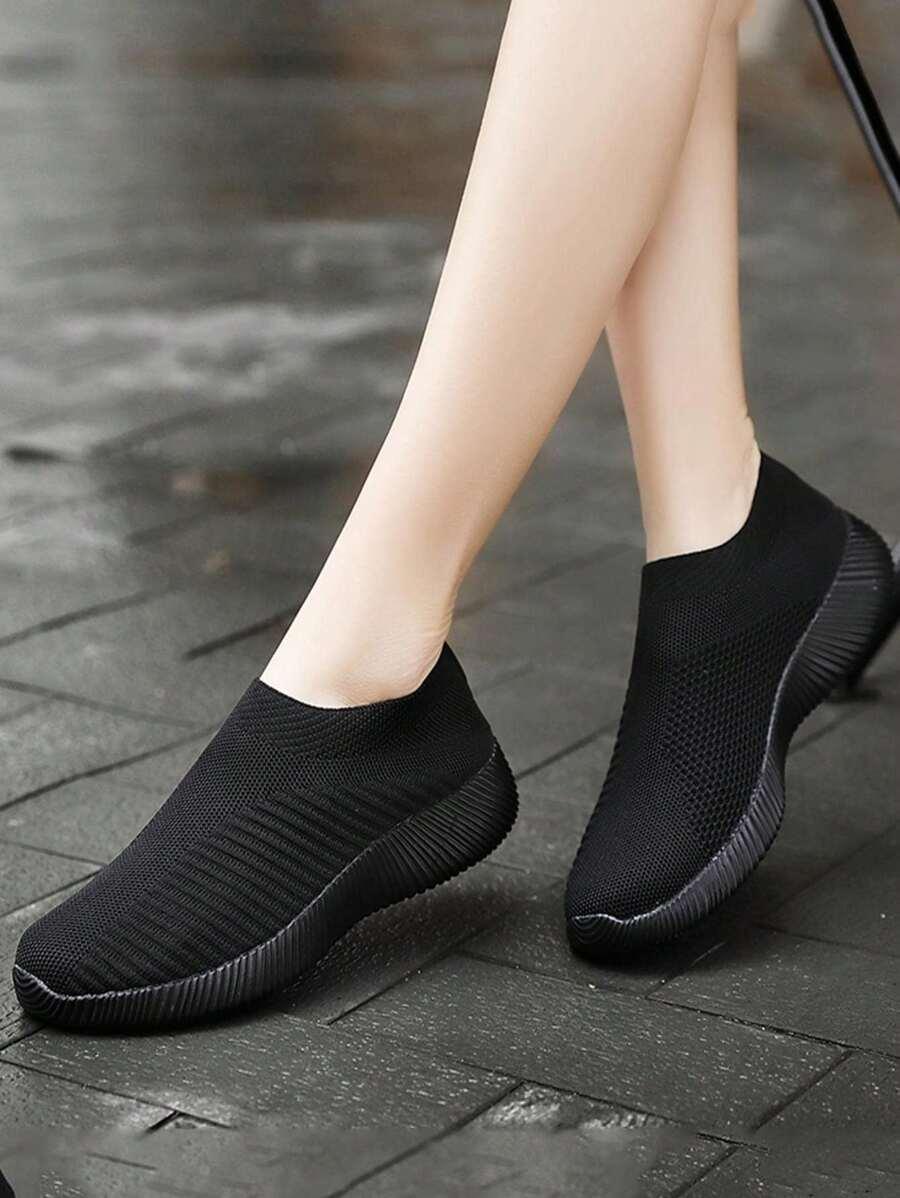 czarne wsuwane buty sportowe