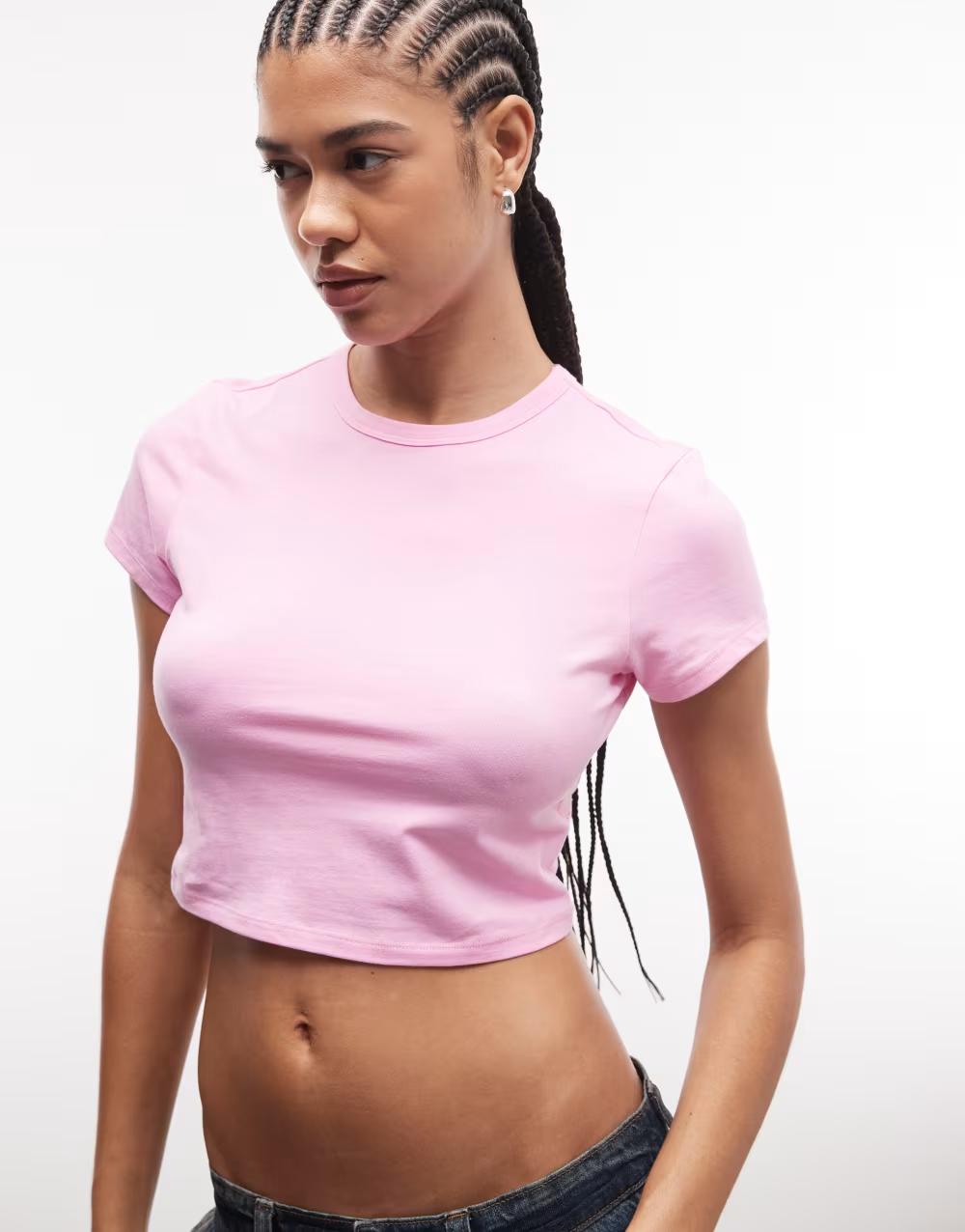 KRÓTKI RÓŻOWY T-SHIRT OKRĄGŁY DEKOLT