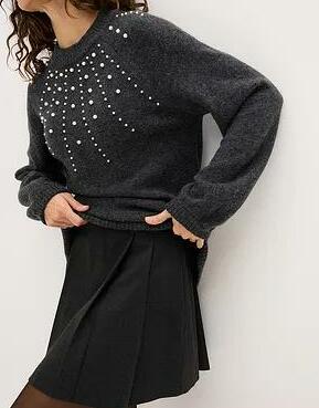 SWETER DAMSKI Z OZDOBNYM DEKOLTEM 