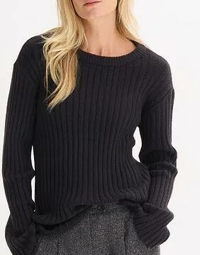 SWETER W PRĄŻEK