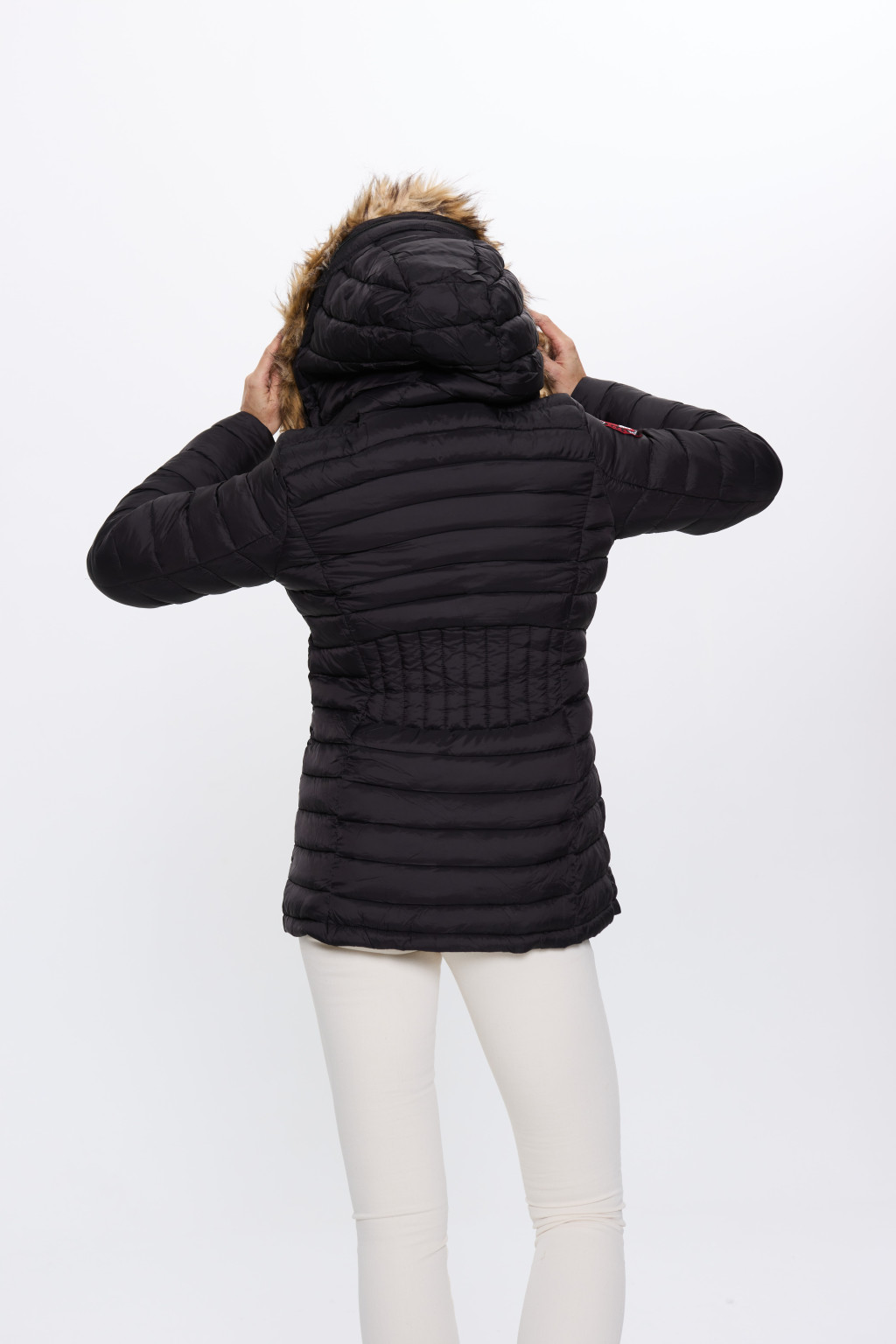 CZARNA KURTKA Z KAPTUREM OLCW805AE-BLACK