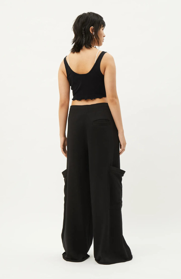 CZARNY CROP TOP GUZIKI