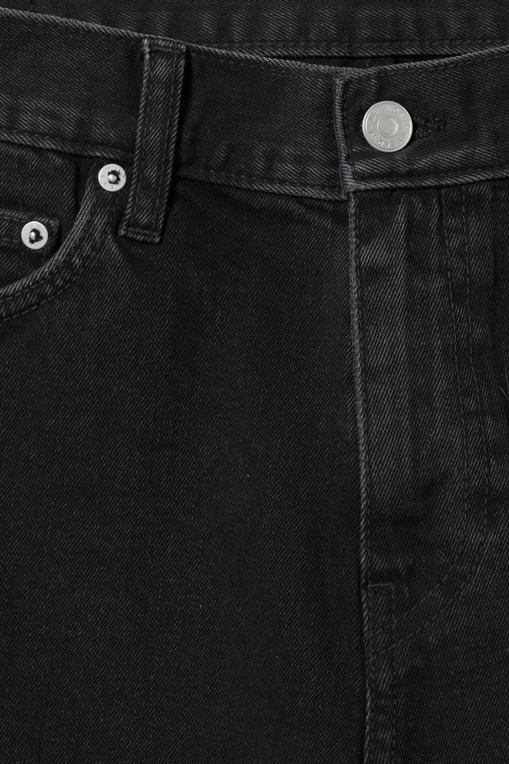 CZARNE SPODENKI JEANS