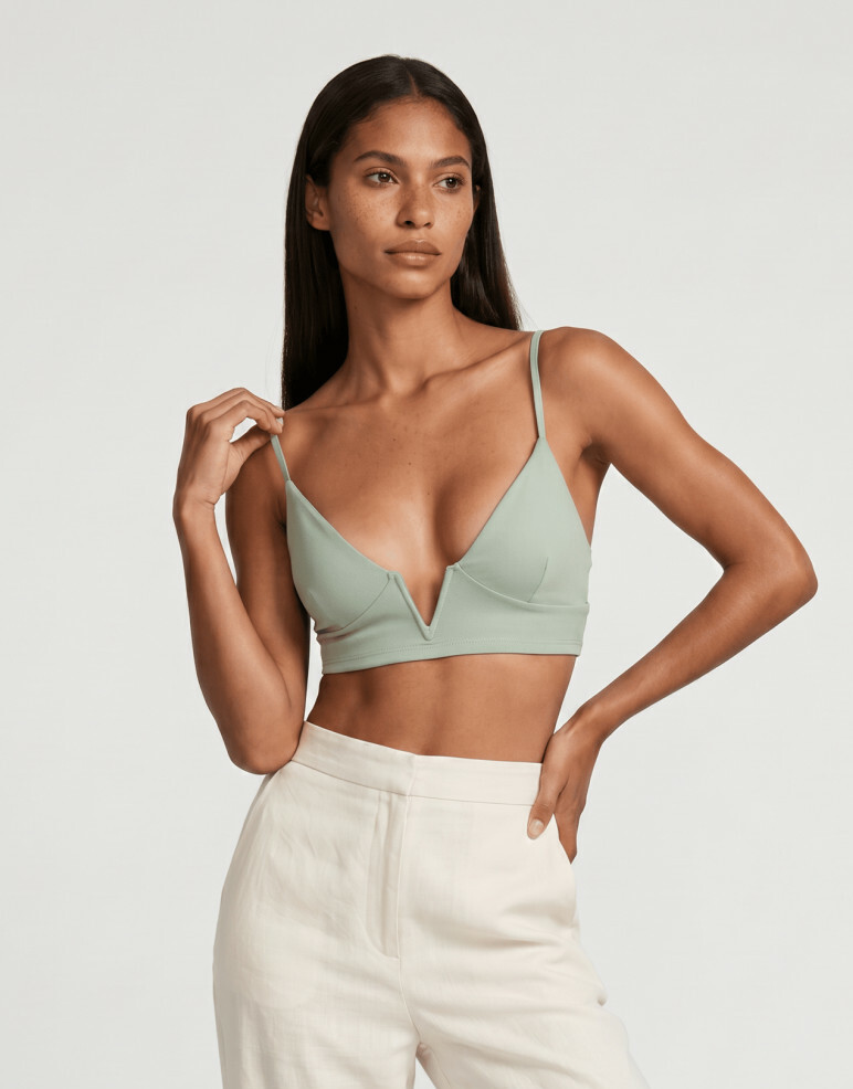 zielony crop top na ramiączkach