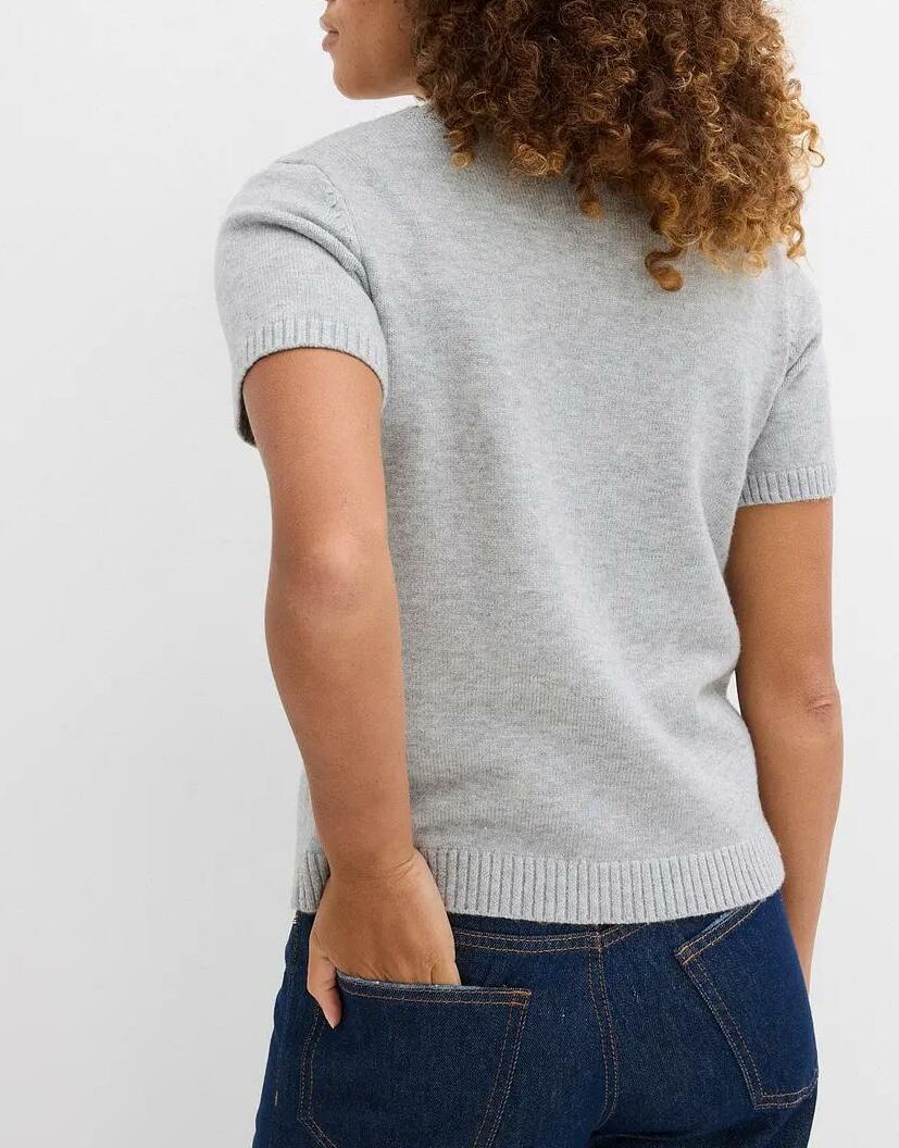 SWETER Z KRÓTKIM RĘKAWEM