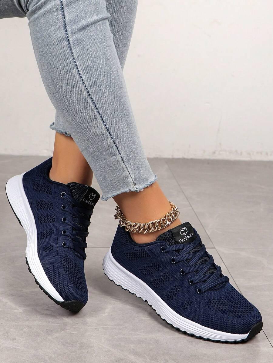 granatowe buty sportowe