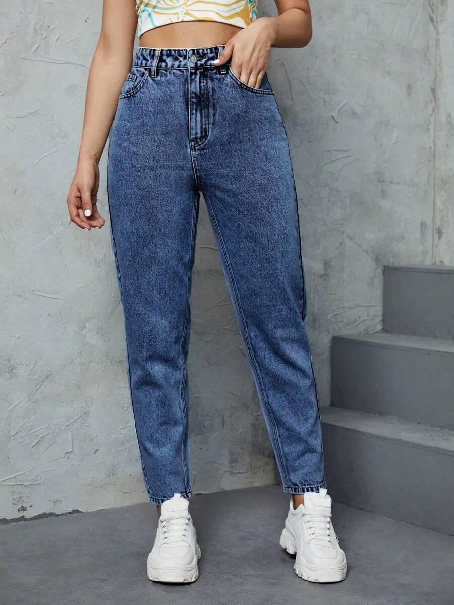 niebieskie spodnie jeans