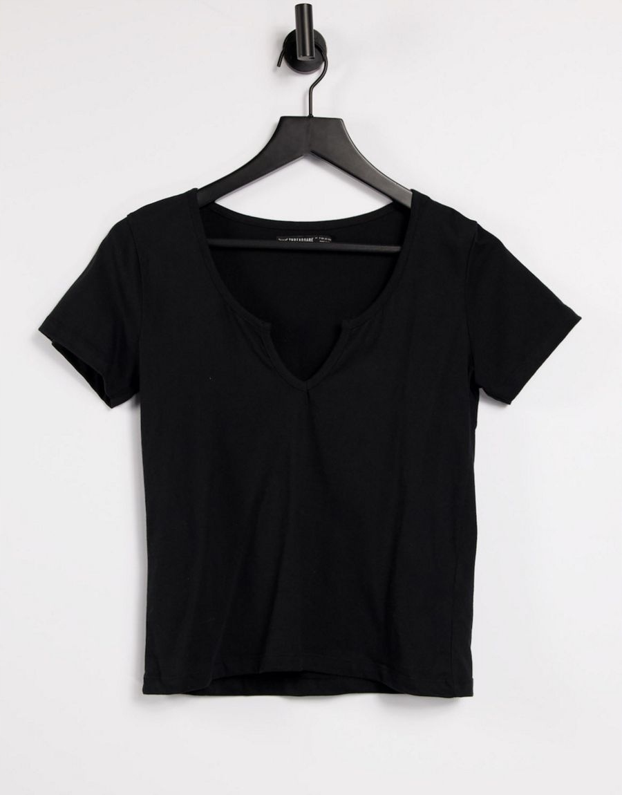 czarna bluzka krótki rękaw v neck