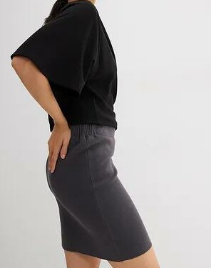 SPÓDNICA PLUS SIZE PRZED KOLANO 