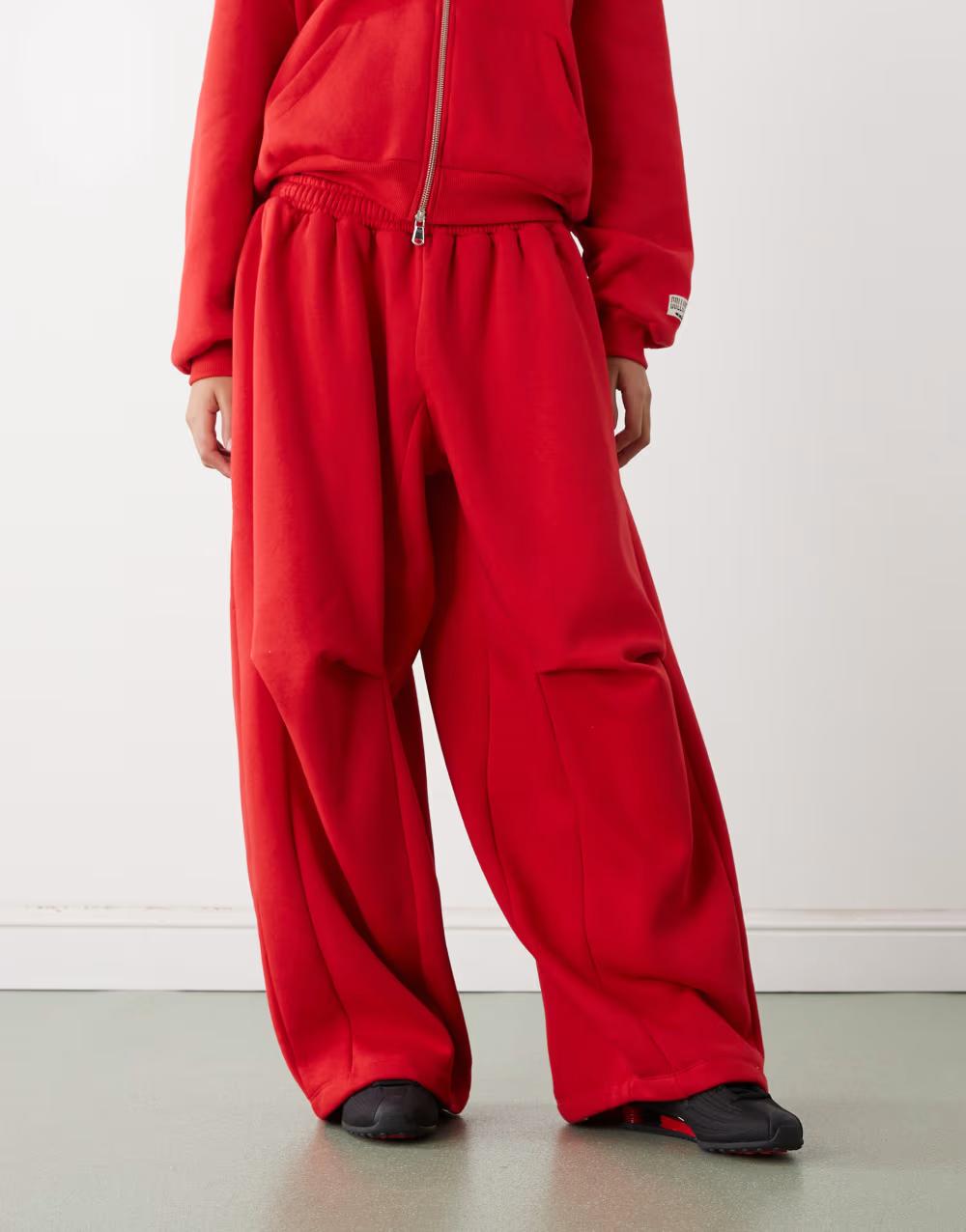 czerwone spodnie dresowe