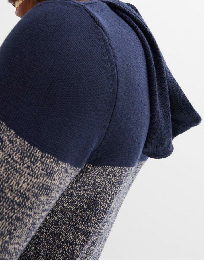 SWETER Z KAPTUREM