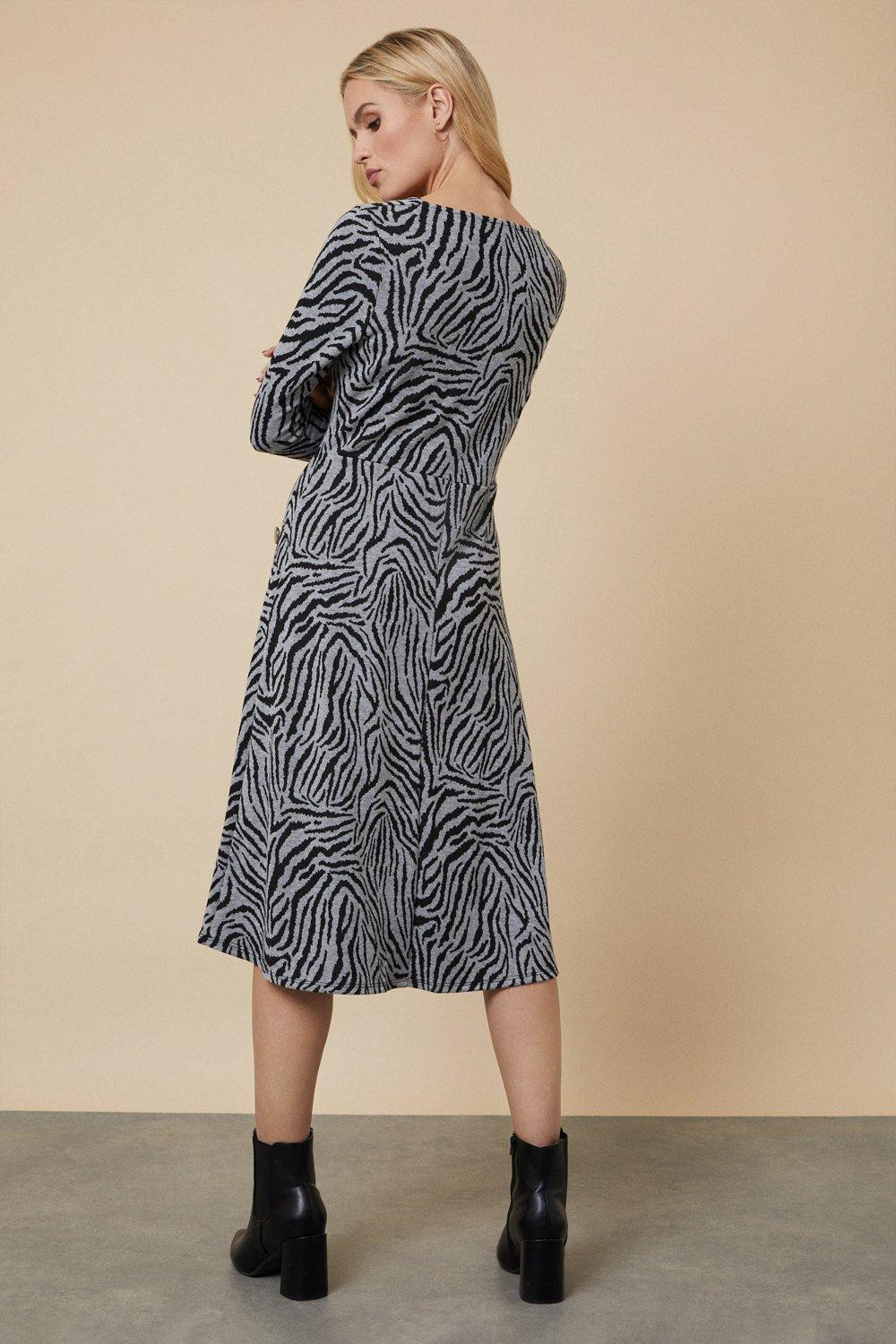 midi trapezowa sukienka v-neck zebra print