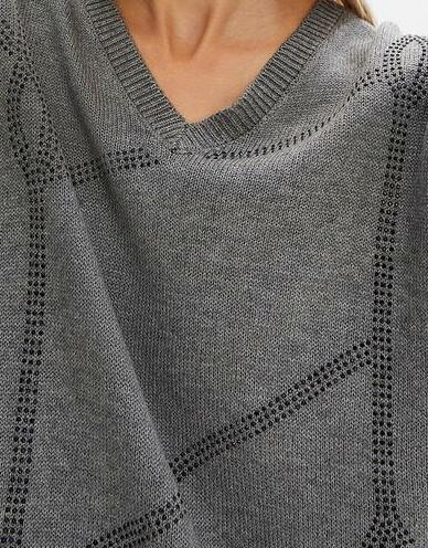 SWETER Z APLIKACJĄ 