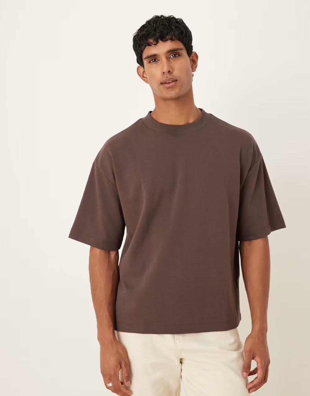 BRĄZOWY T-SHIRT okrągły dekolt