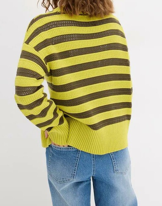 SWETER W PASKI