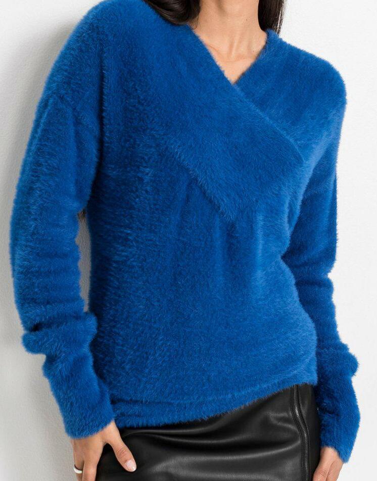 NIEBIESKI PUSZYSTY SWETER 