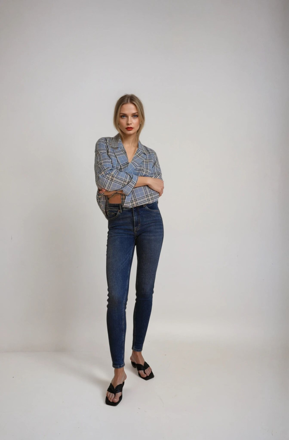 NIEBIESKIE SPODNIE RURKI JEANS